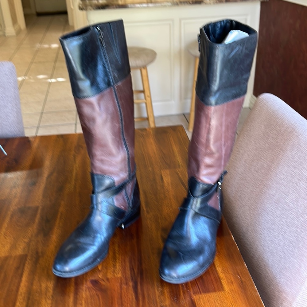 Never worn, brand new Ralph Lauren boots. Size 6.5 B. Perfect condition.